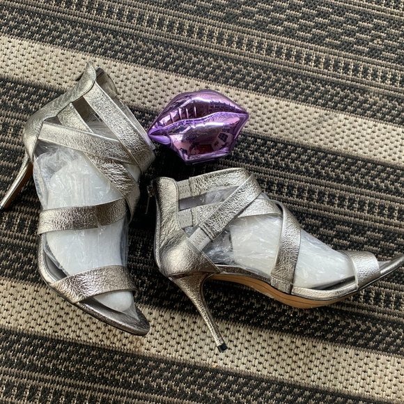 DKNY silver heel - Picture 2 of 4